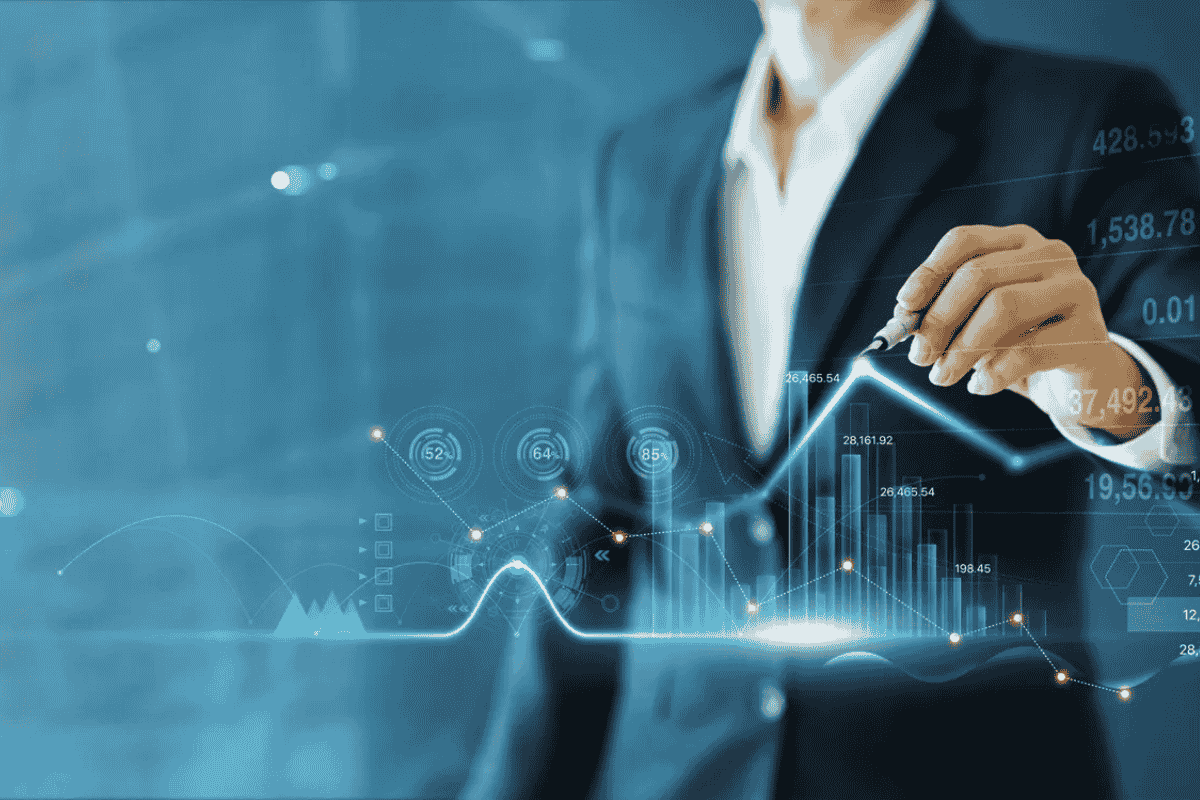 Driving Financial Growth Through Analytical Leadership